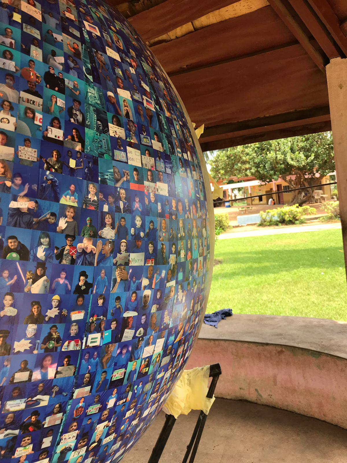 Globe « Un Monde plus Juste » au Bénin