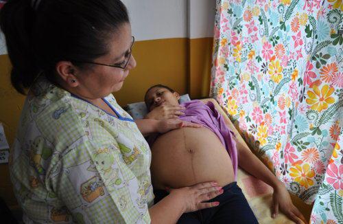 Consultation prénatale dans le cadre de notre programme de santé au Salvador